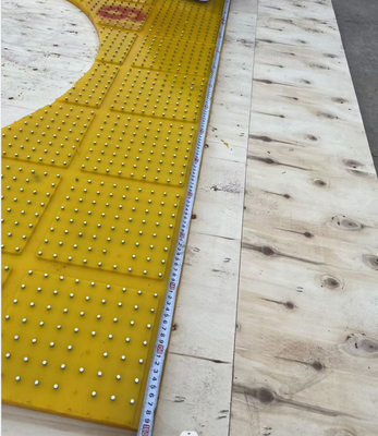 مبل روتاری ضد لغزشی سفارشی اندازه 2100X1600 MM مواد PU رنگ زرد با ناخن های فولادی